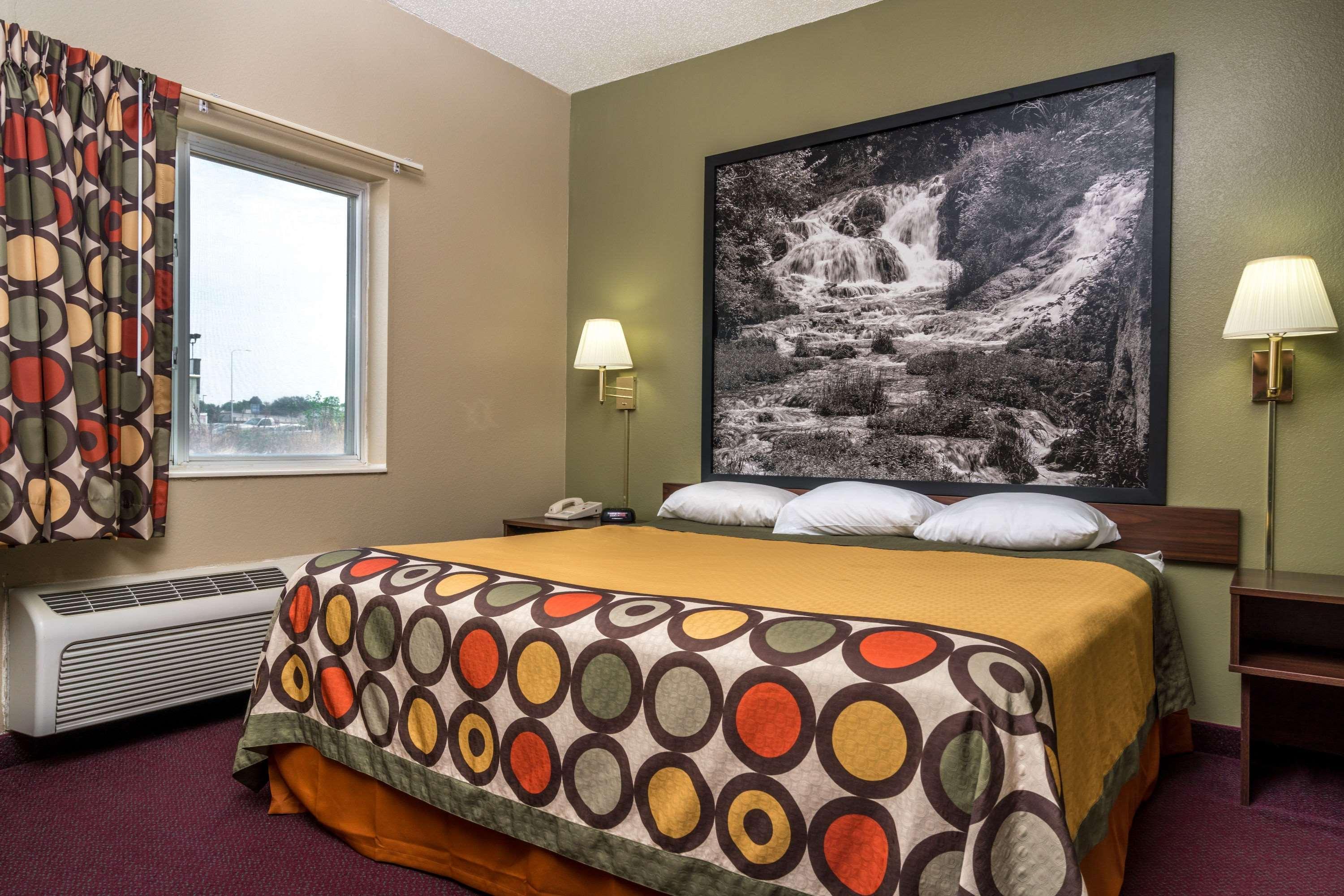 Super 8 By Wyndham Beresford Hotel Bagian luar foto