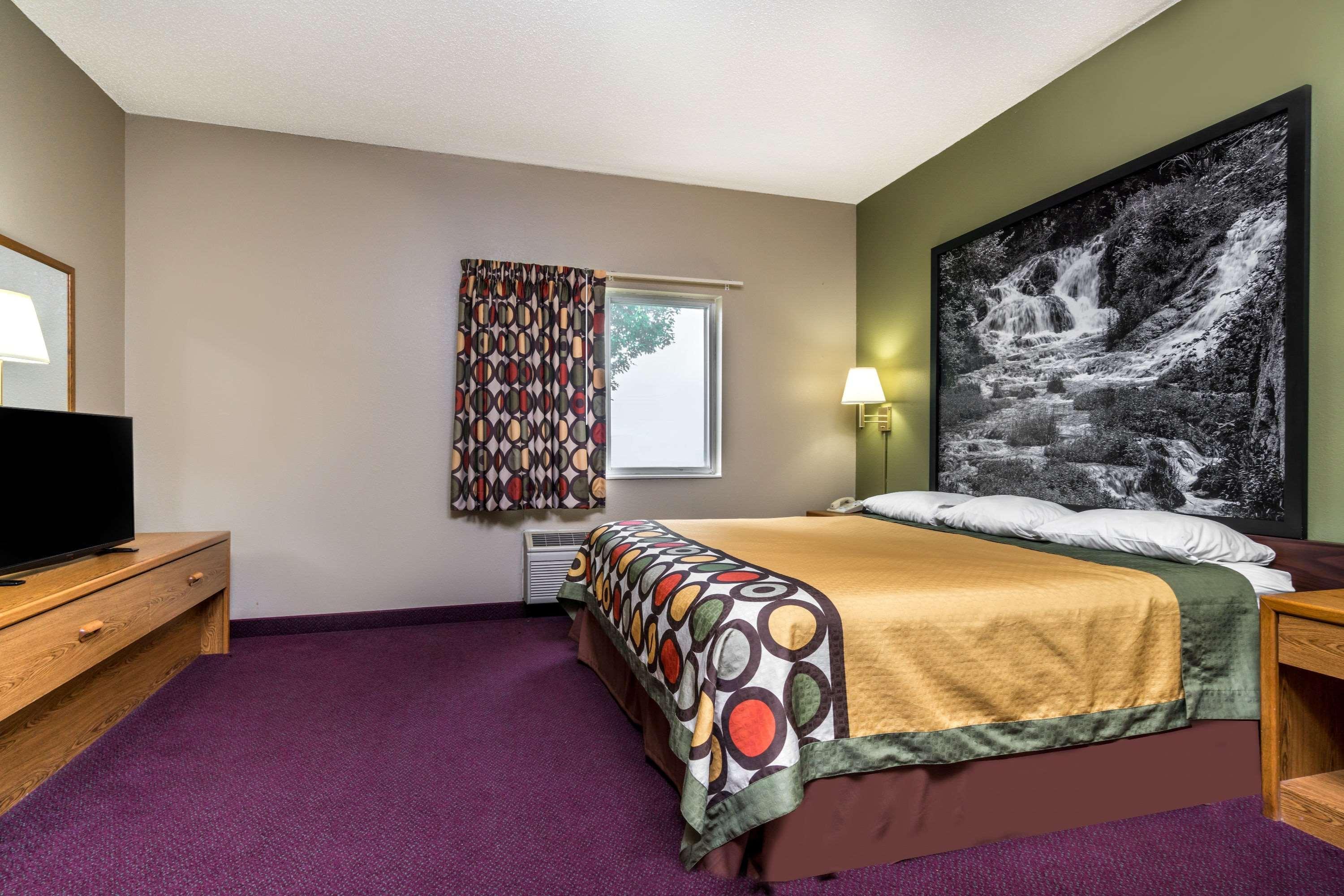 Super 8 By Wyndham Beresford Hotel Bagian luar foto