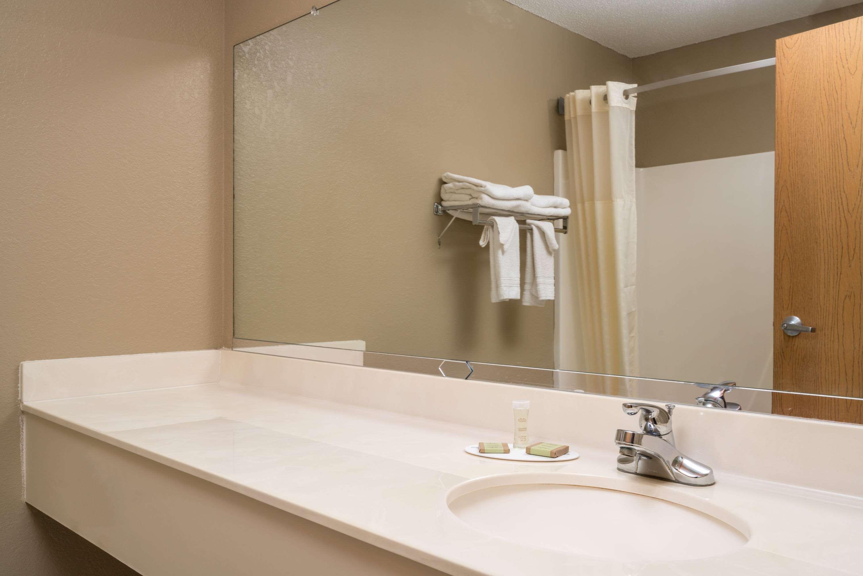 Super 8 By Wyndham Beresford Hotel Bagian luar foto