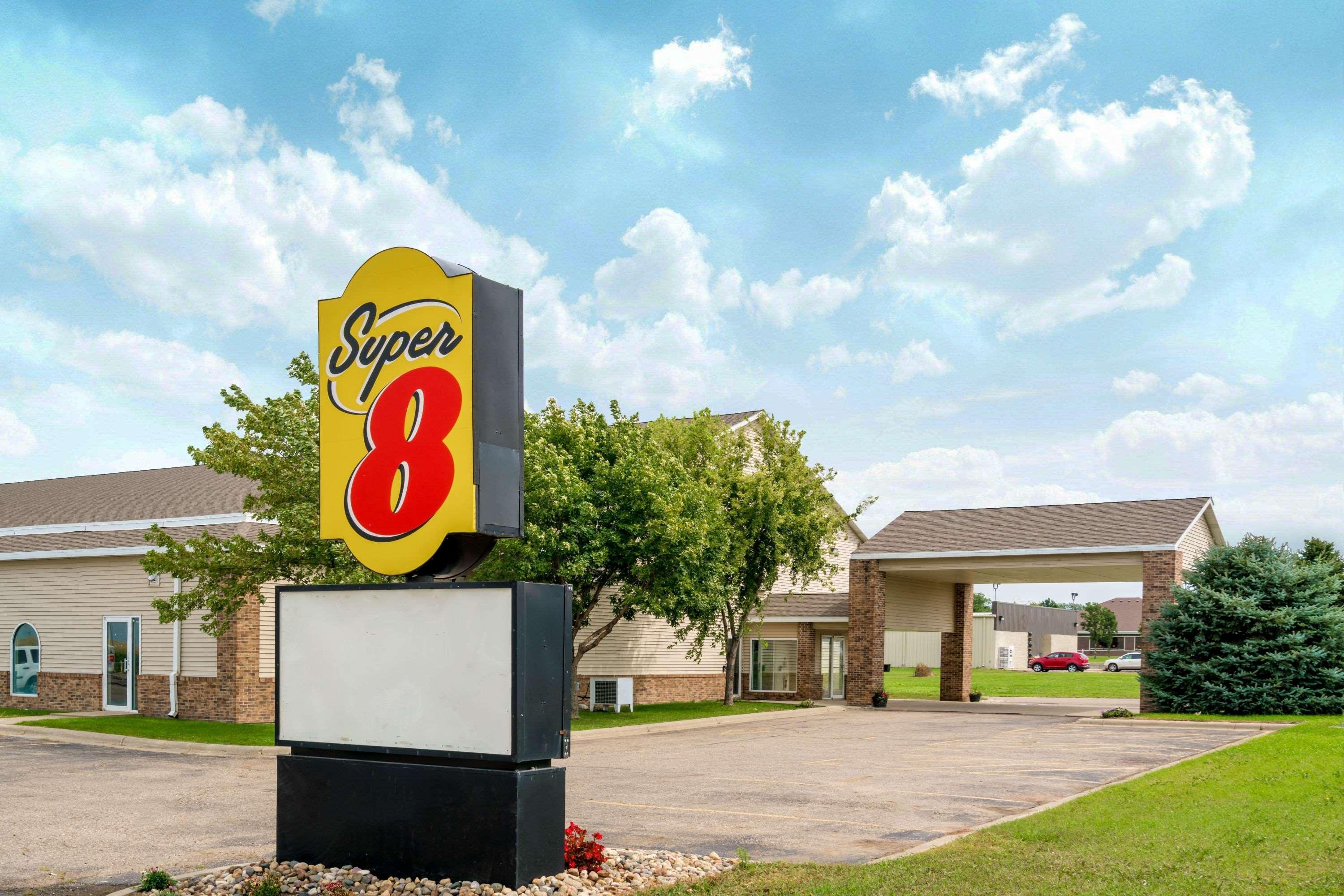 Super 8 By Wyndham Beresford Hotel Bagian luar foto