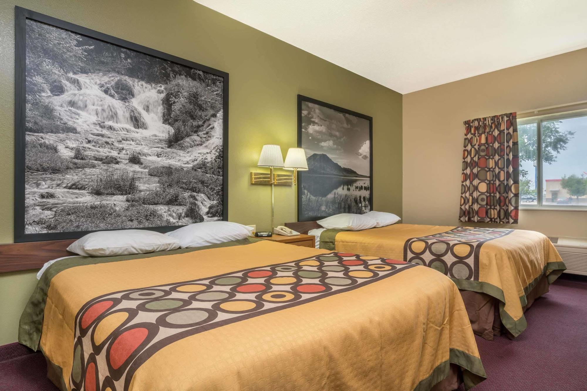 Super 8 By Wyndham Beresford Hotel Bagian luar foto